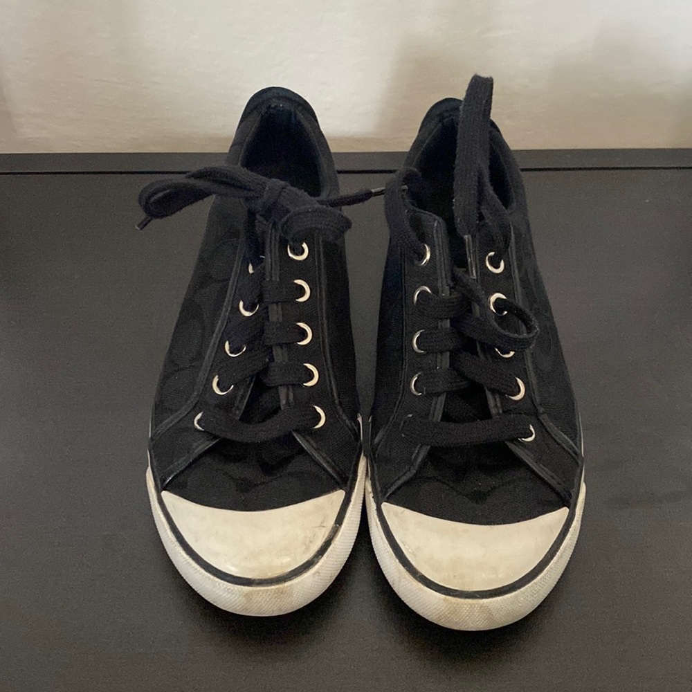 champion black tennis shoes